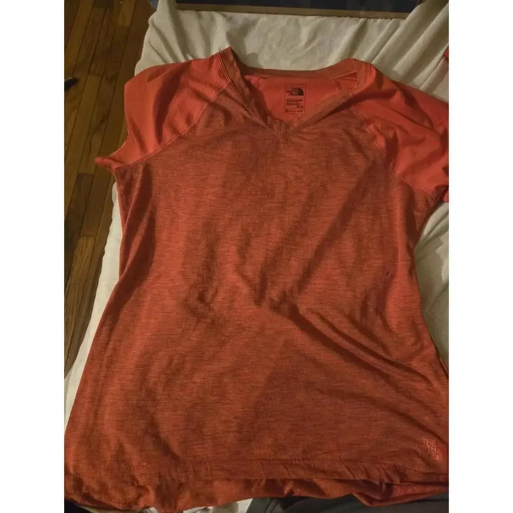 The North Face Women's Short Sleeve Activewear T-Shirt Medium - Picture 1 of 5